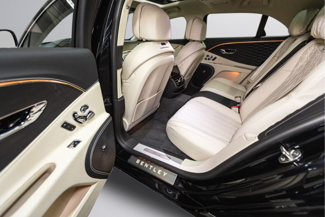 Bentley Flying Spur Azure V8 - foto 36