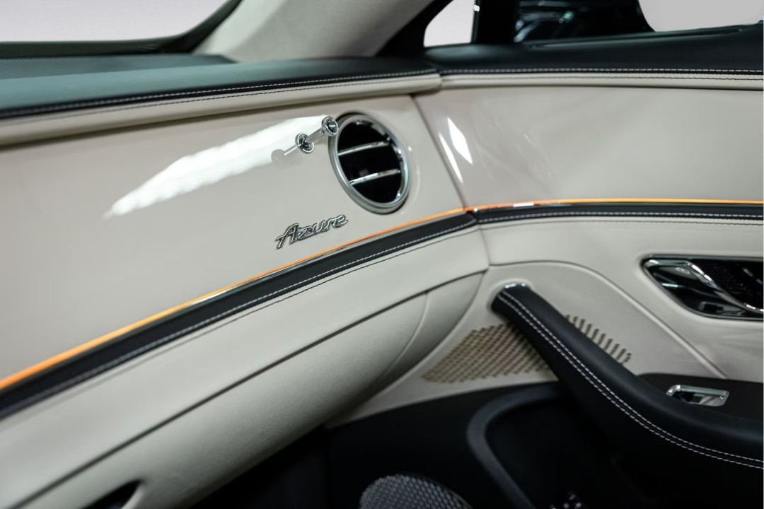 Bentley Flying Spur Azure V8 - foto 29