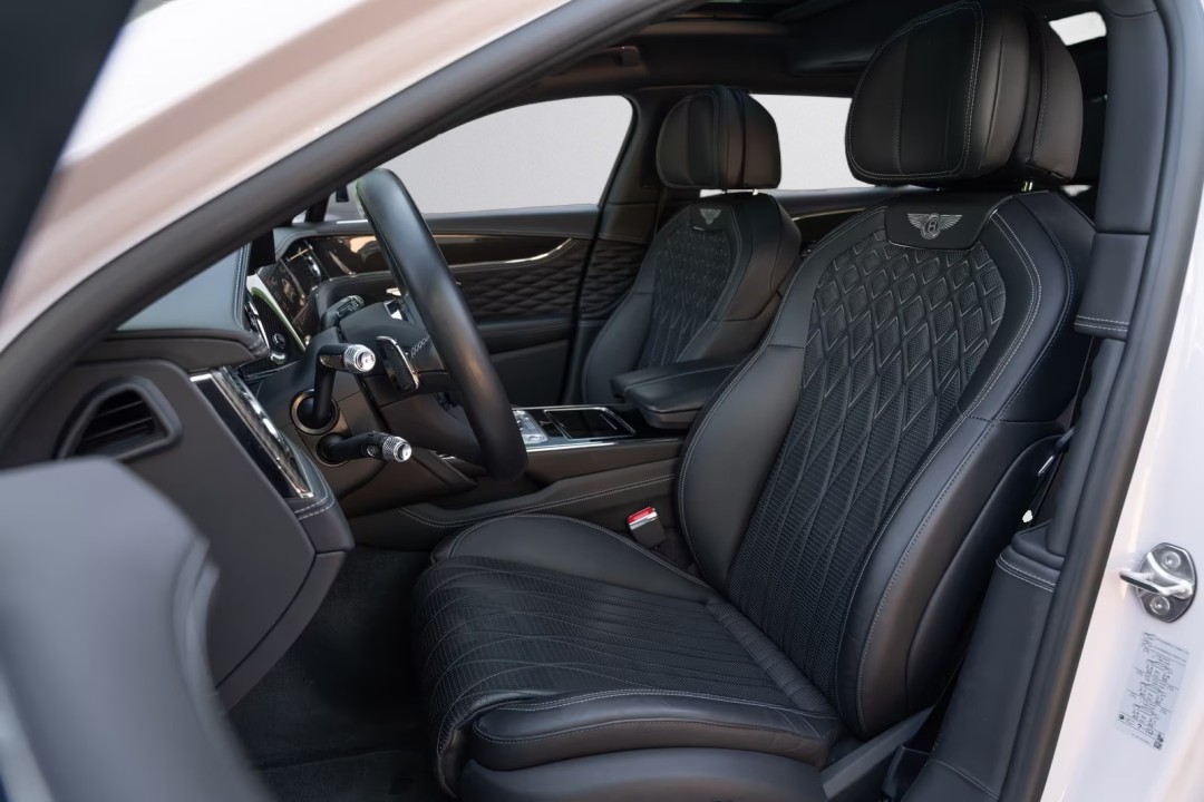 Bentley Flying Spur V8 - foto 12