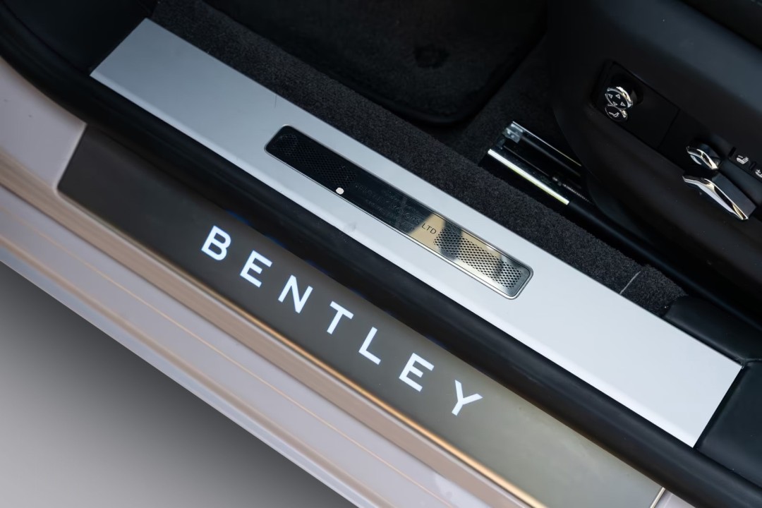 Bentley Flying Spur V8 - foto 24