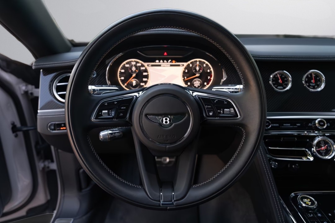 Bentley Flying Spur V8 - foto 8