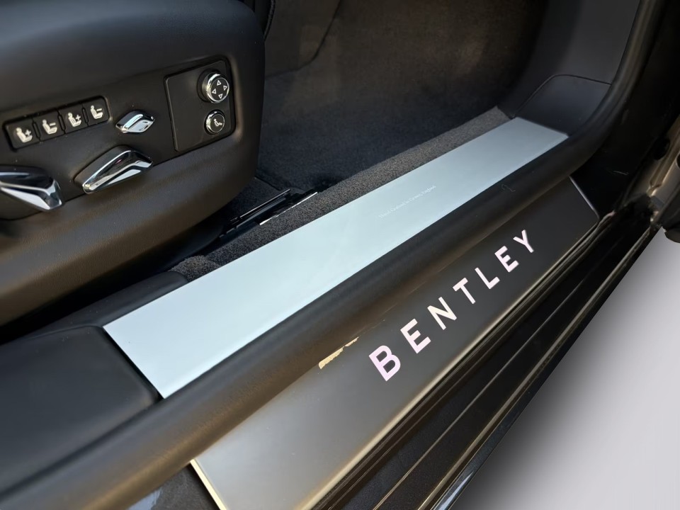 Bentley Flying Spur V8 Hybrid - foto 17