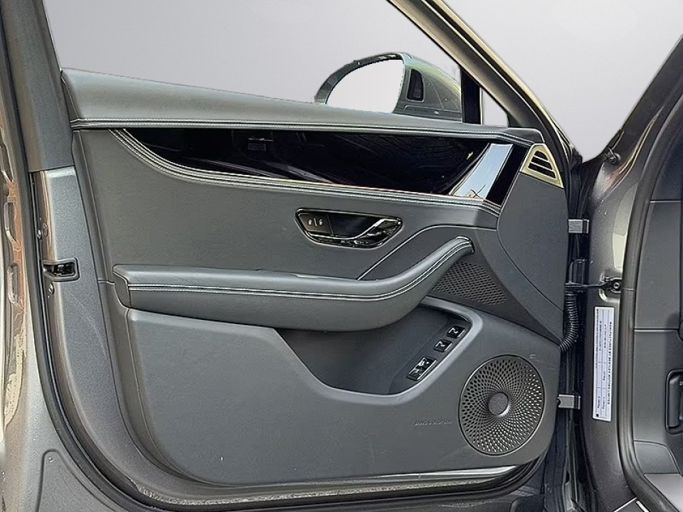 Bentley Flying Spur V8 Hybrid - foto 16