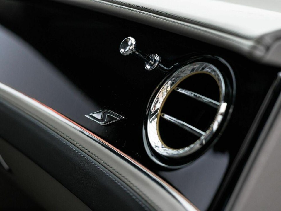 Bentley Flying Spur S V8 - foto 28