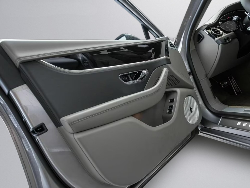 Bentley Flying Spur S V8 - foto 31