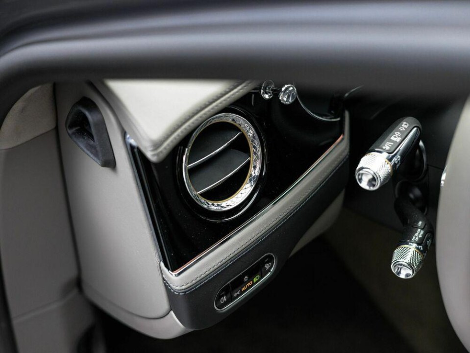 Bentley Flying Spur S V8 - foto 18