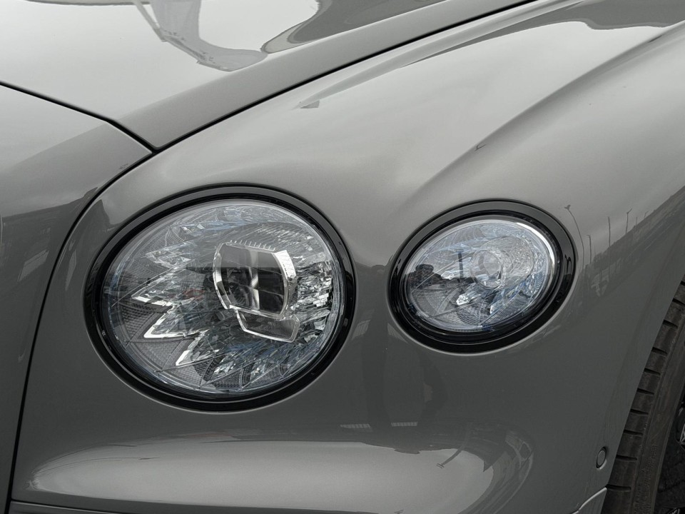 Bentley Flying Spur V8 Hybrid - foto 25