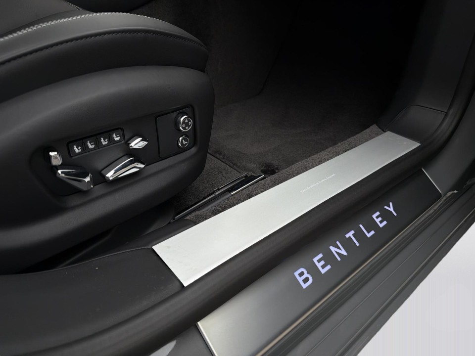 Bentley Flying Spur V8 Hybrid - foto 22