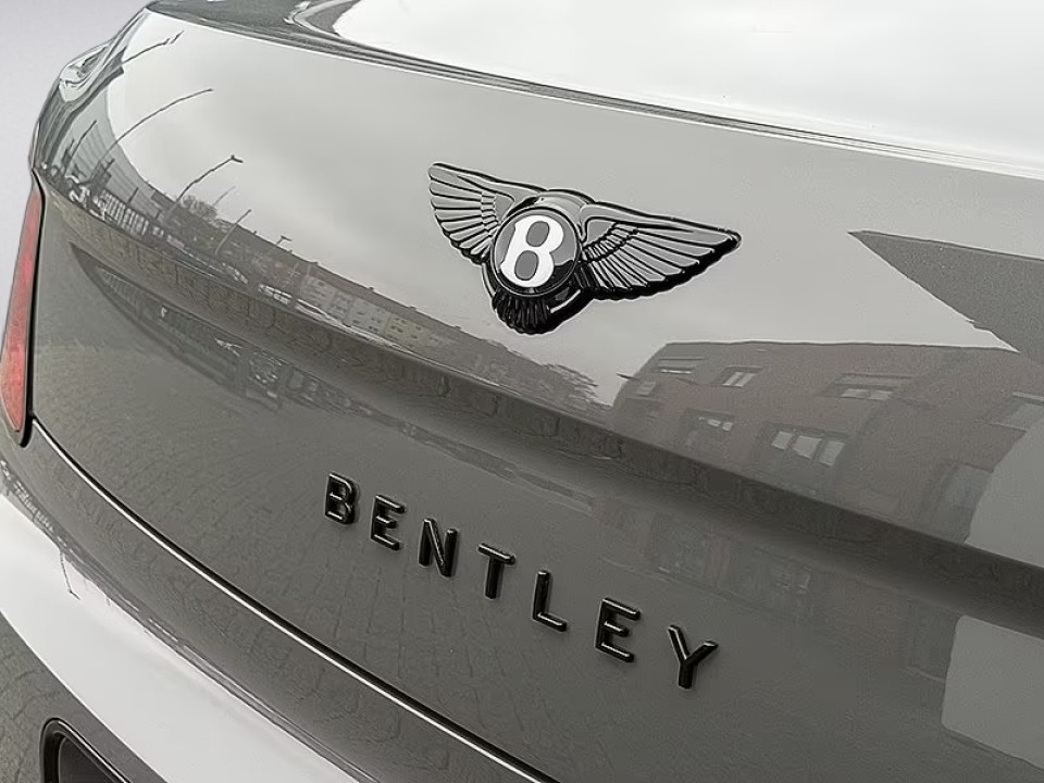 Bentley Flying Spur V8 Hybrid - foto 26