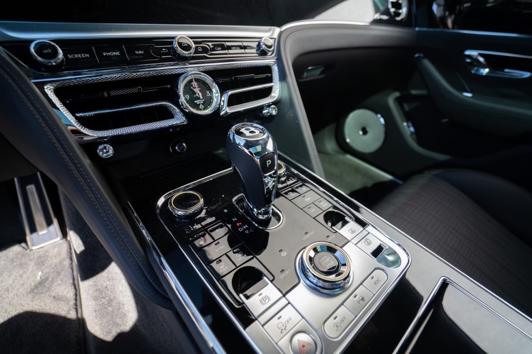 Bentley Flying Spur Azure V8 - foto 16