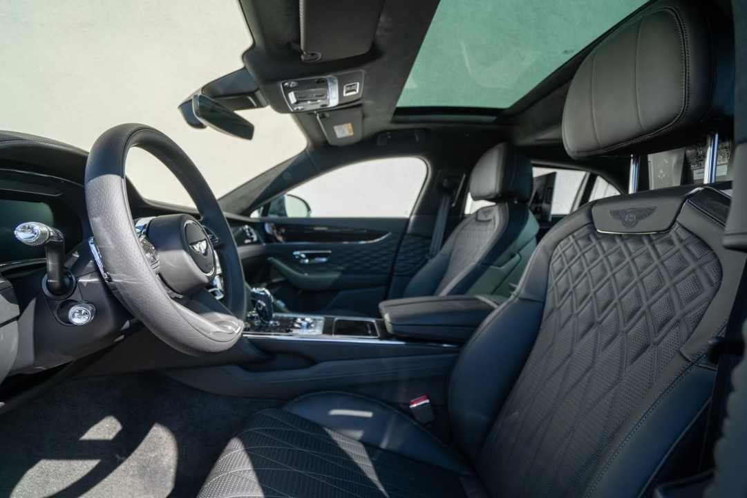 Bentley Flying Spur Azure V8 - foto 7