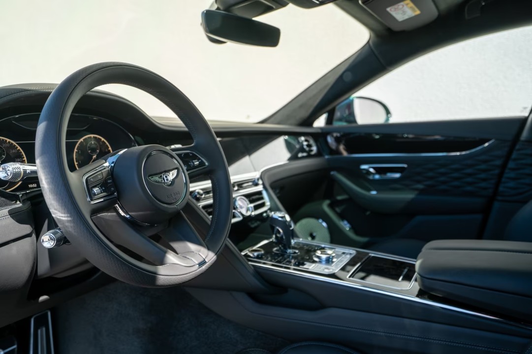 Bentley Flying Spur Azure V8 - foto 6