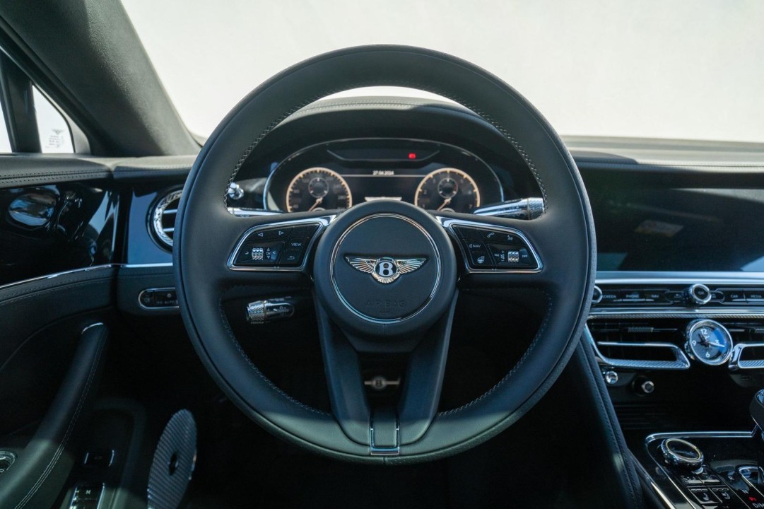Bentley Flying Spur Azure V8 - foto 13