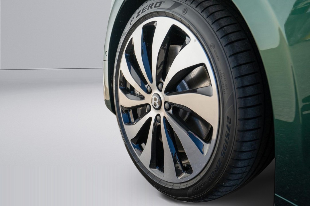 Bentley Flying Spur Azure V8 - foto 28