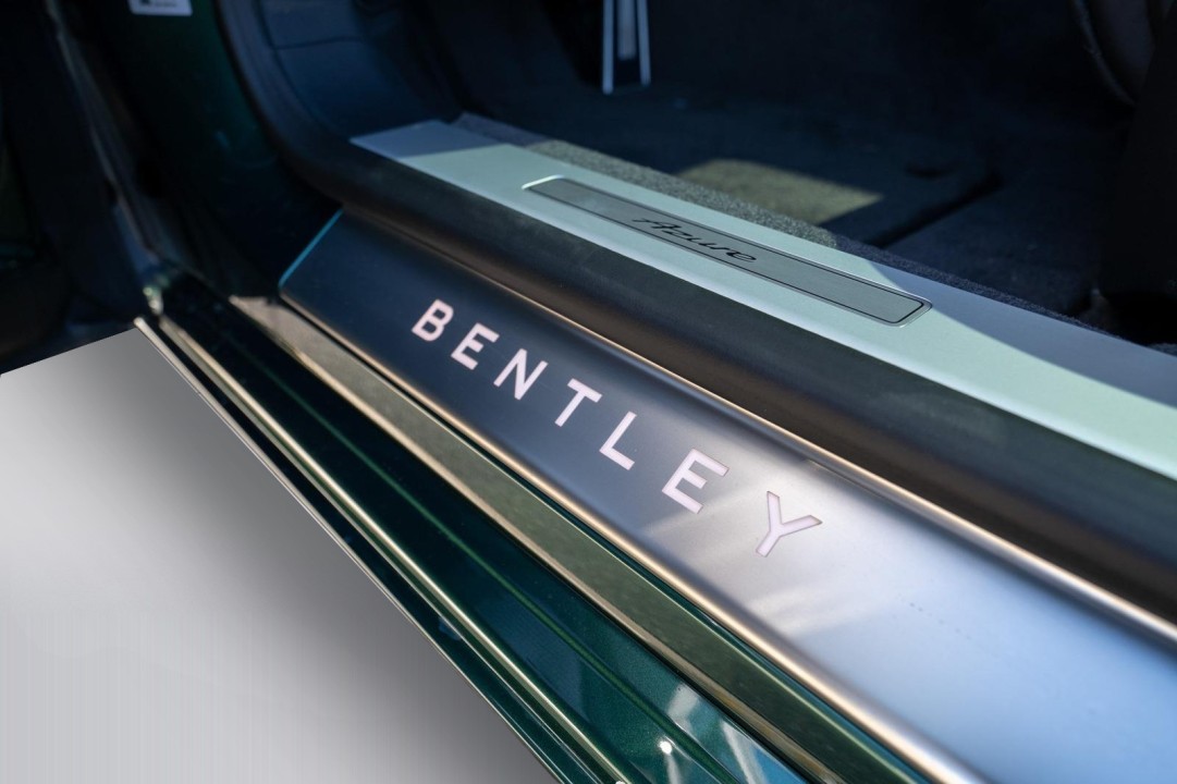 Bentley Flying Spur Azure V8 - foto 22