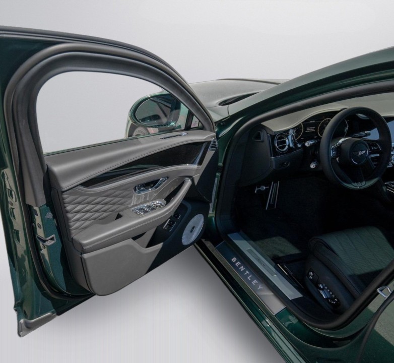 Bentley Flying Spur Azure V8 - foto 23