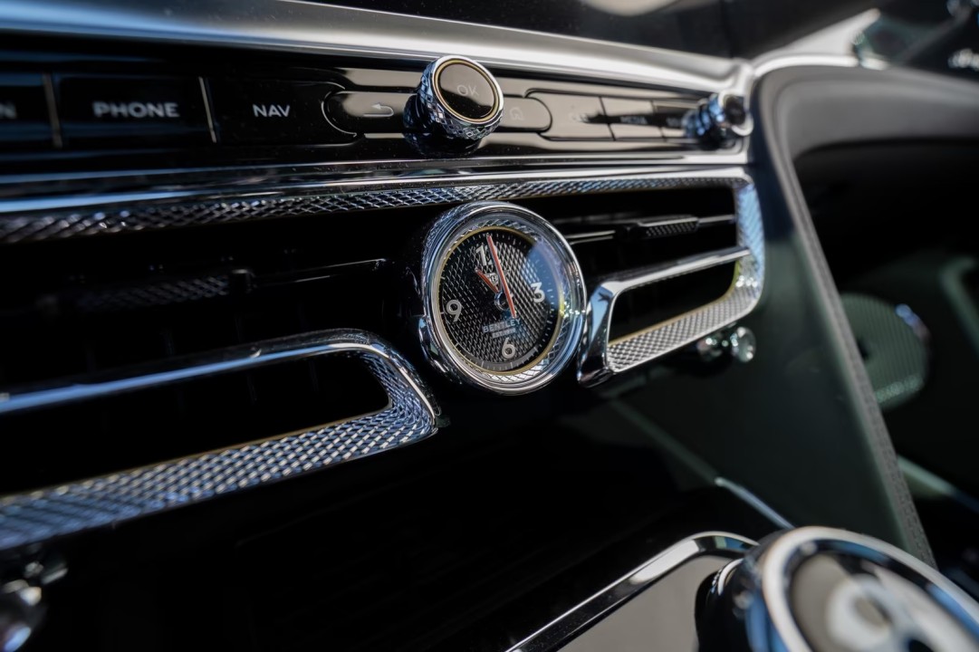 Bentley Flying Spur Azure V8 - foto 17