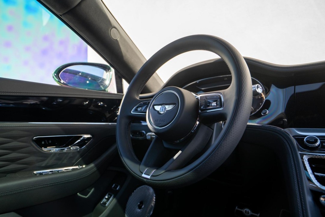 Bentley Flying Spur Azure V8 - foto 15