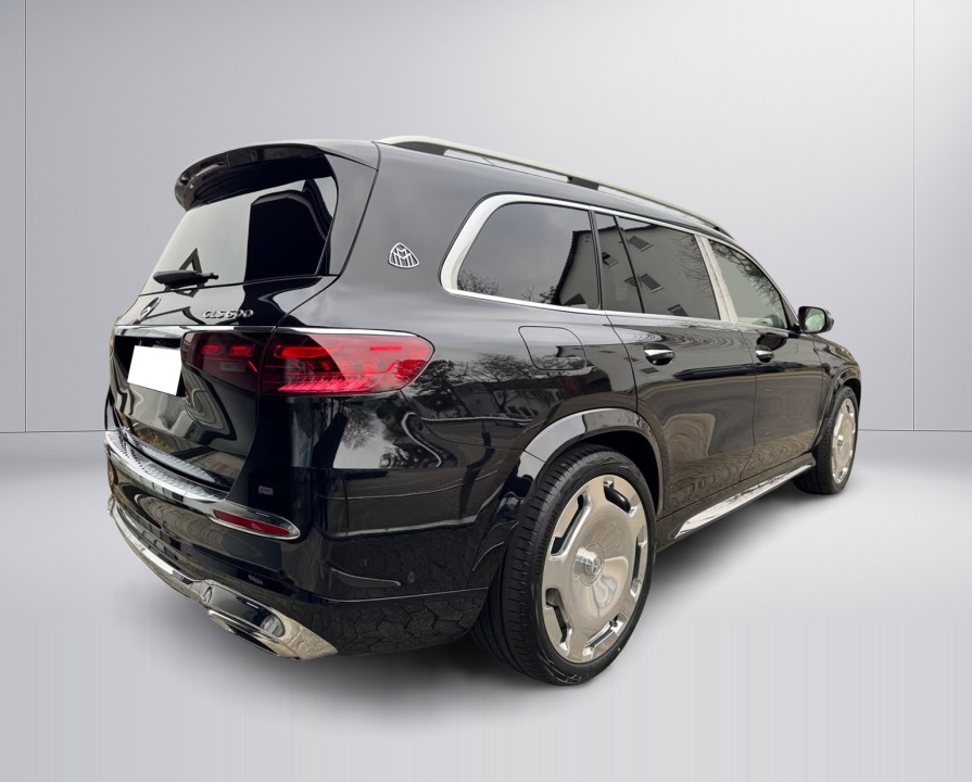 Mercedes-Benz GLS Maybach 600 (2)
