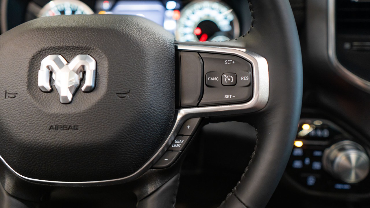 Dodge RAM 1500 Laramie Sport - foto 14