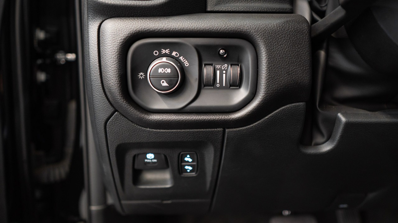 Dodge RAM 1500 Laramie Sport - foto 21