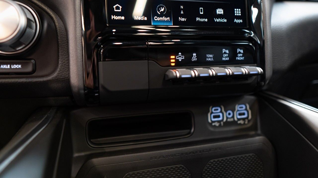 Dodge RAM 1500 Laramie Sport - foto 16