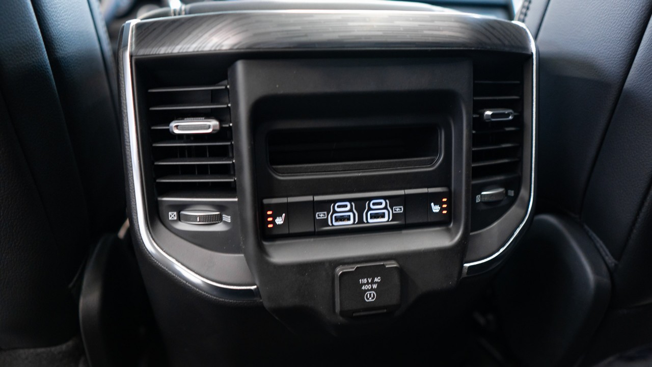 Dodge RAM 1500 Laramie Sport - foto 23