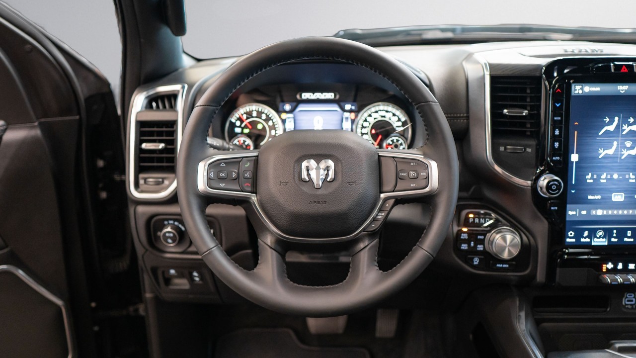 Dodge RAM 1500 Laramie Sport - foto 9