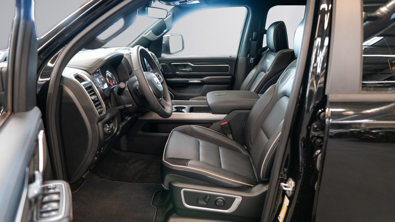 Dodge RAM 1500 Laramie Sport - foto 11