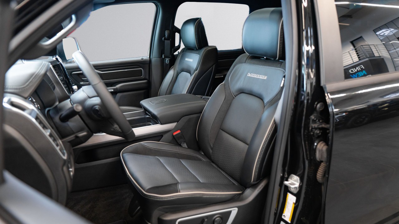 Dodge RAM 1500 Laramie Sport - foto 12
