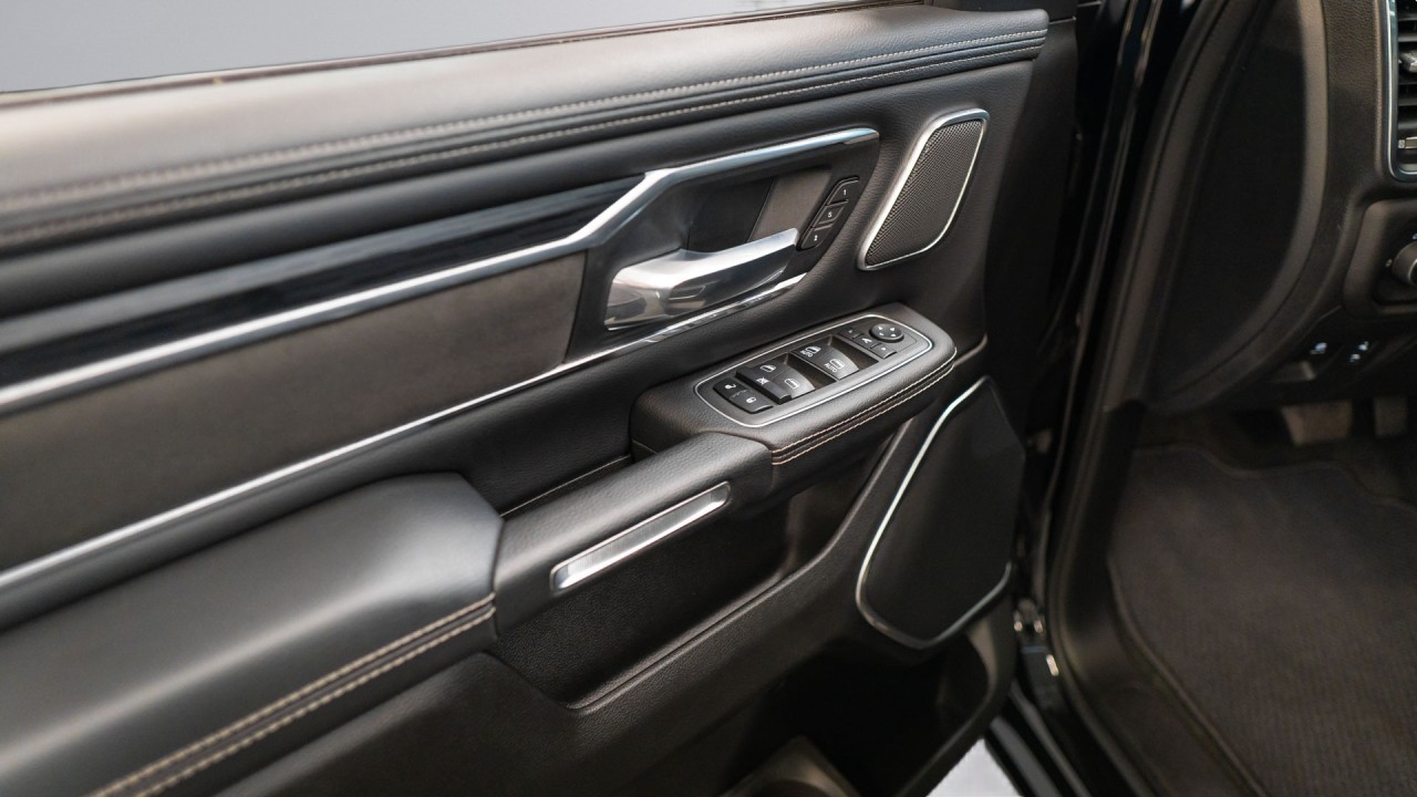 Dodge RAM 1500 Laramie Sport - foto 26