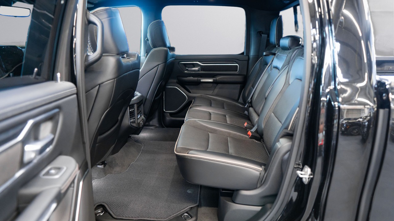 Dodge RAM 1500 Laramie Sport - foto 25