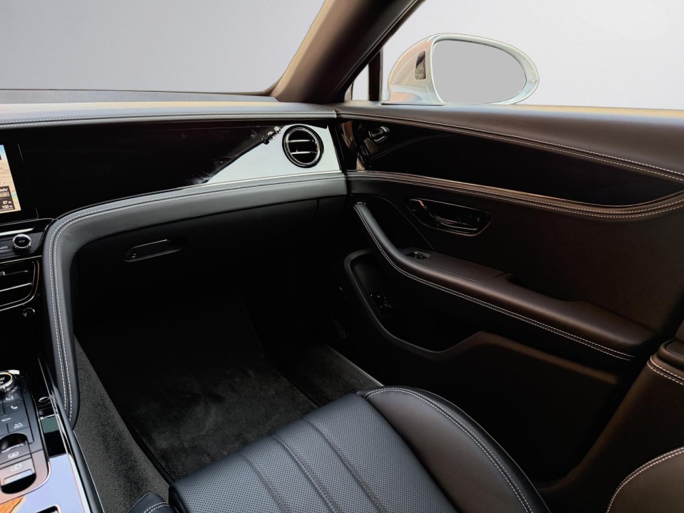 Bentley Flying Spur V8 Hybrid - foto 19