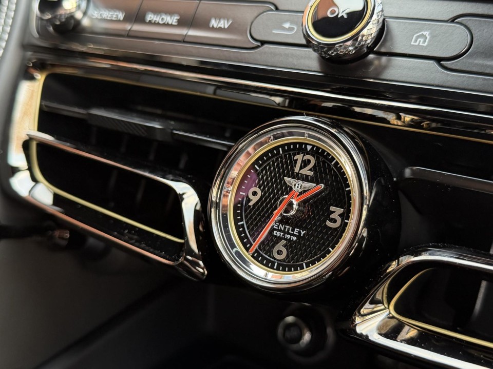 Bentley Flying Spur V8 Hybrid - foto 17