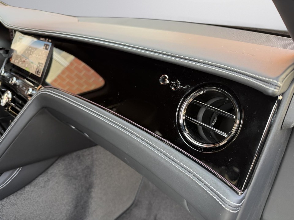 Bentley Flying Spur V8 Hybrid - foto 21