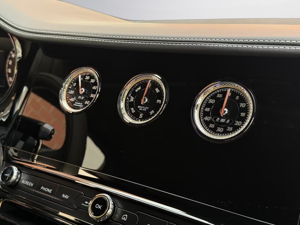 Bentley Flying Spur V8 Hybrid - foto 23