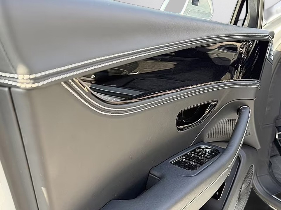 Bentley Flying Spur V8 Hybrid - foto 25
