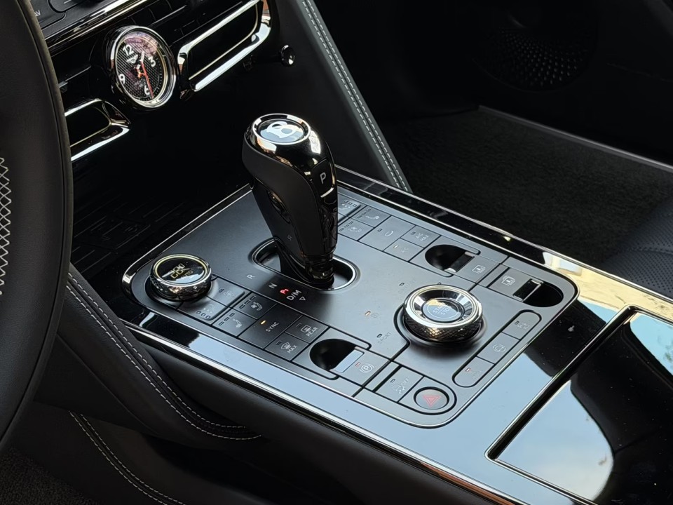 Bentley Flying Spur V8 Hybrid - foto 18
