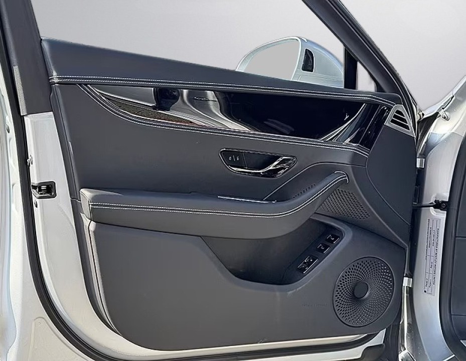Bentley Flying Spur V8 Hybrid - foto 26