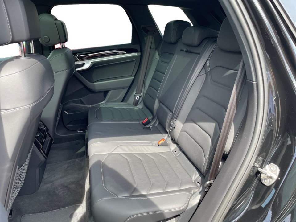 Volkswagen Touareg V6 TDI R-Line (4)