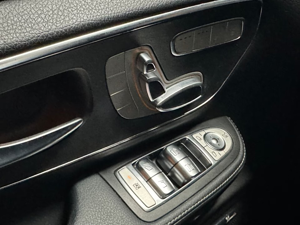 Mercedes-Benz V 300d AMG - foto 34