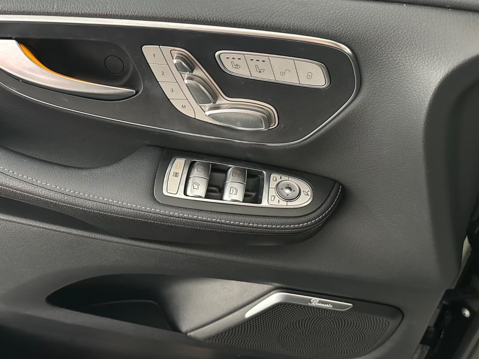 Mercedes-Benz V 300d AMG - foto 35