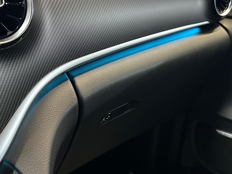 Mercedes-Benz V 300d AMG - foto 33
