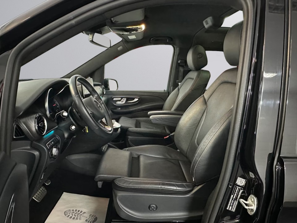 Mercedes-Benz V 300d AMG - foto 17