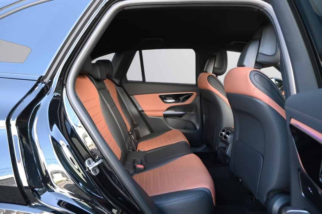 Mercedes-Benz GLC 300 4MATIC AMG - foto 11