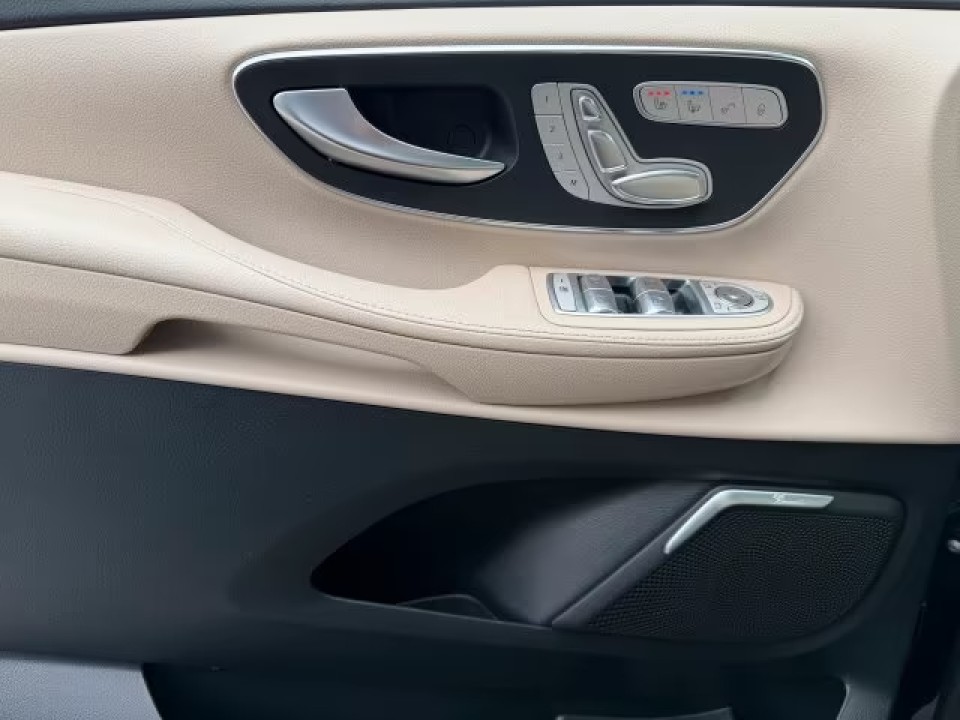 Mercedes-Benz V 300d 4MATIC AMG - foto 21