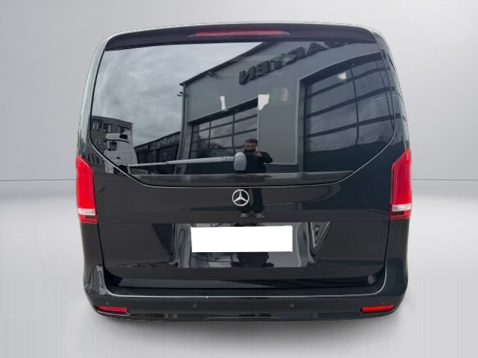 Mercedes-Benz V 300d 4MATIC AMG (4)