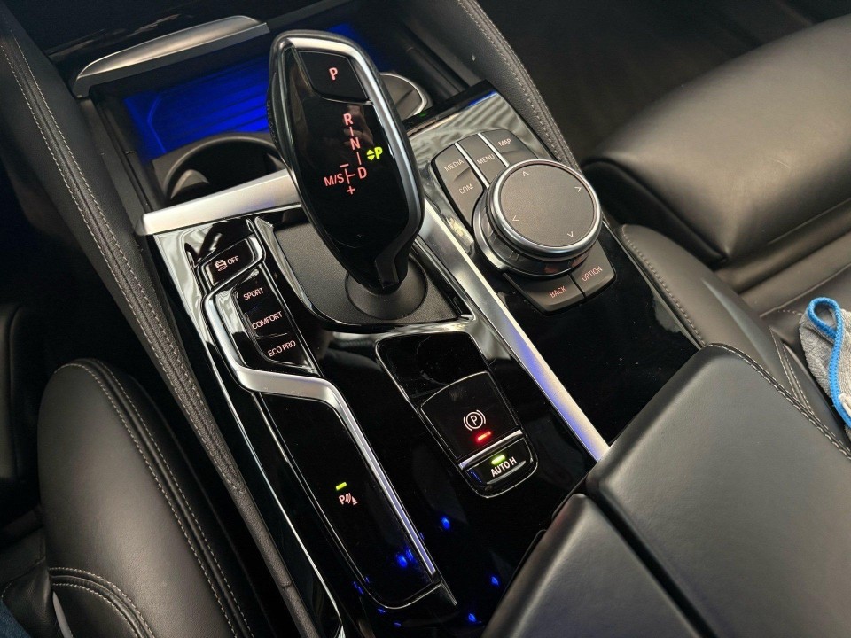 BMW Seria 5 540i xDrive - foto 11