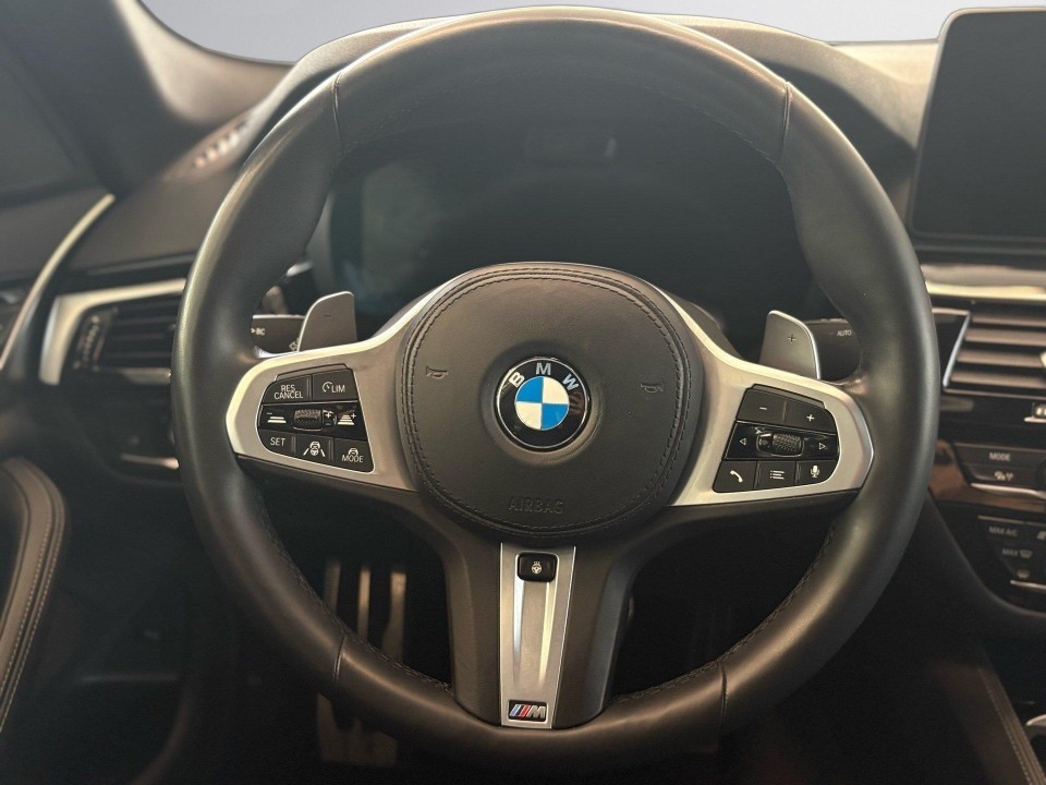 BMW Seria 5 540i xDrive (3)