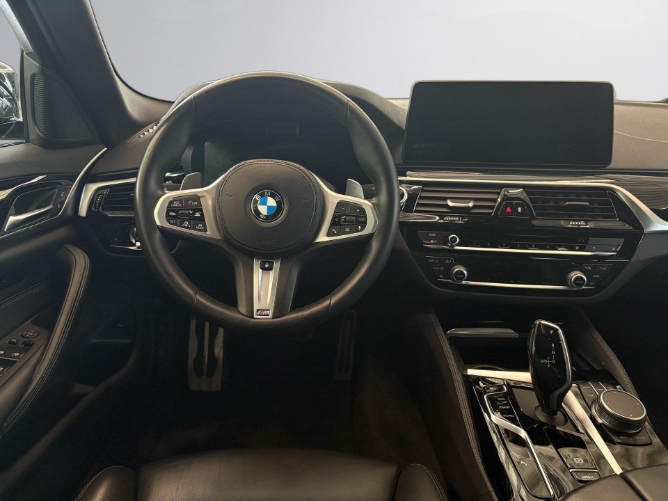 BMW Seria 5 540i xDrive (4)